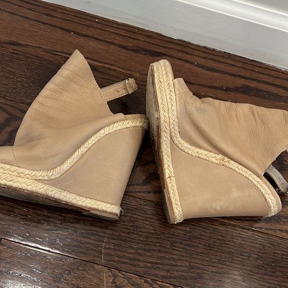Balenciaga tan/taupe sling back leather glove open toe wedge sandals size 36(6) - Picture 8 of 8